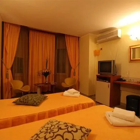 Hotel Traian Residence Near Neversea Beach, Constanta